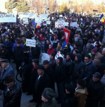 Mii de oameni au protestat la Barlad impotriva exploatarii gazelor de sist
