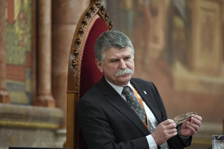 kover-laszlo-nu-este-binevenit-in-romania.jpeg