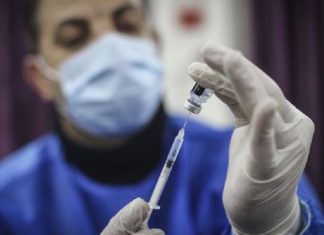 Israelul extinde a patra doza persoanelor cu risc peste 18 ani