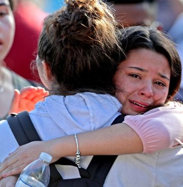 Trump da vina pentru Masacrul din Parkland pe „vecinii si colegii de clasa”