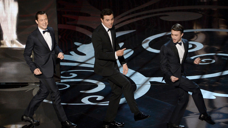 Seth Macfarlane canta si danseaza